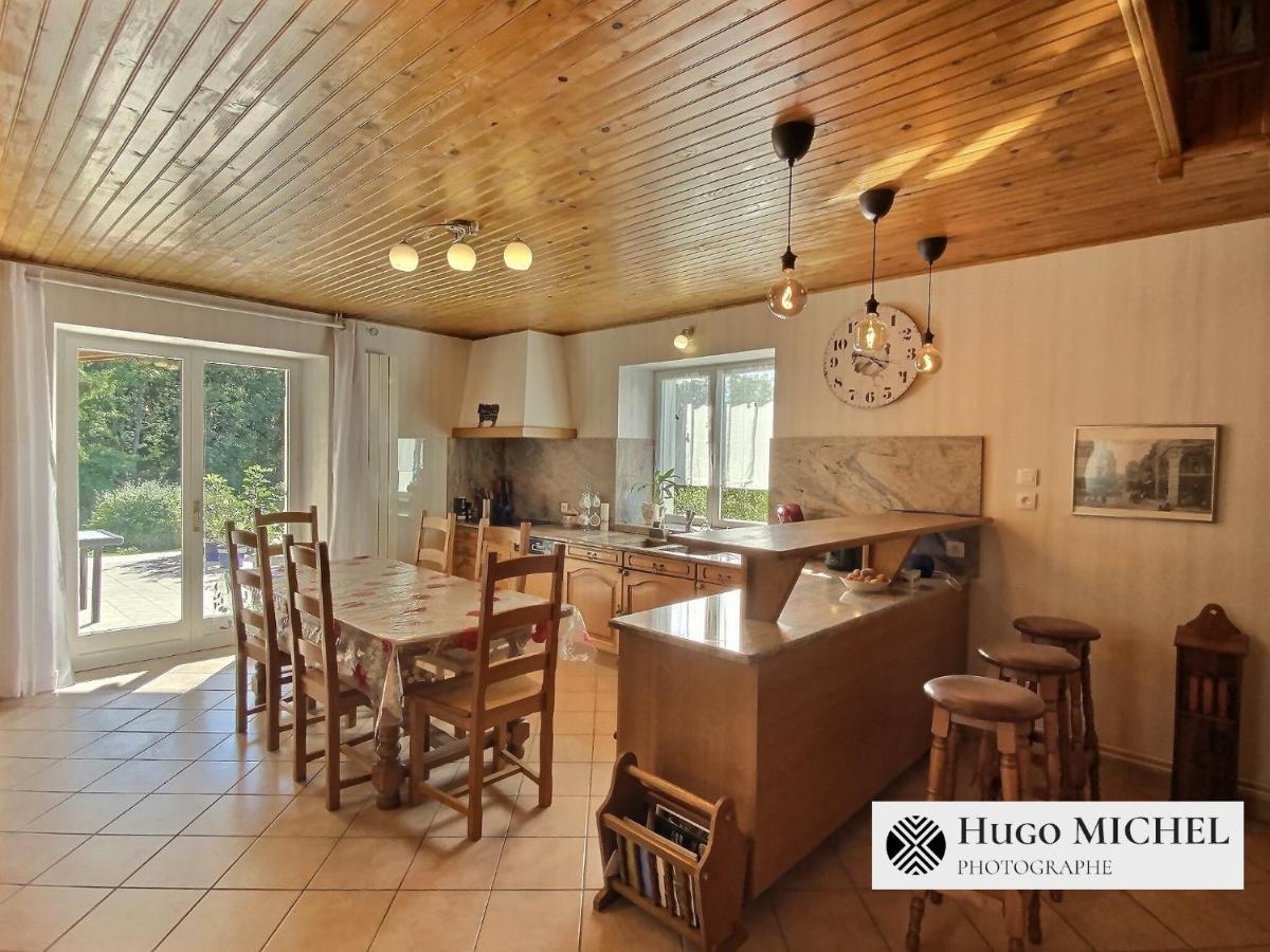 Les Volets Bleus Villa La Chapelle-aux-Bois ภายนอก รูปภาพ